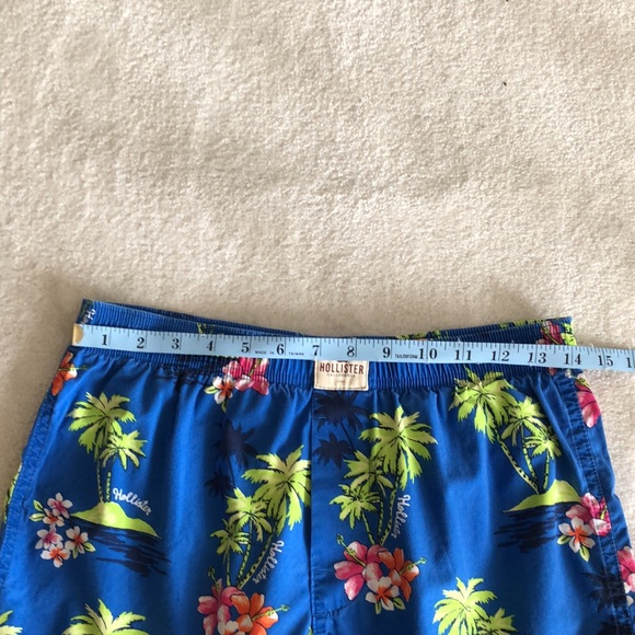 Hawaiian printed Hollister boxer shorts - Picture 3 of 9